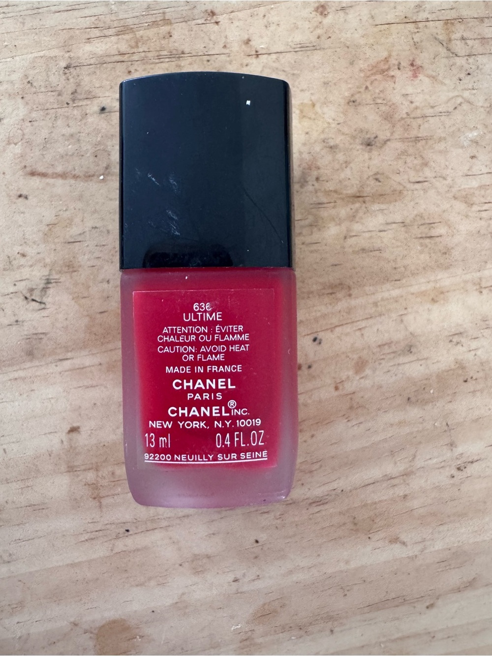 CHANEL Velvet Nail Colour in Rich Red OPEN BOX BRAND NEW - Picture 2 of 2